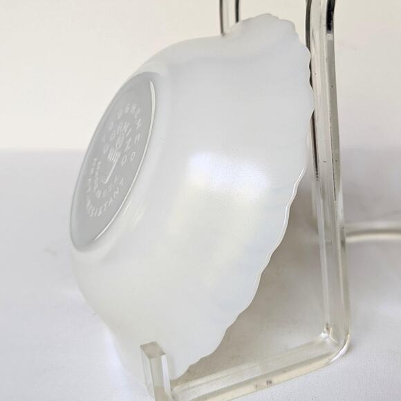 Vintage 1950s CorningWare Milk Glass Bowls – White Opalescent Swirl Princess - Picture 7 of 8